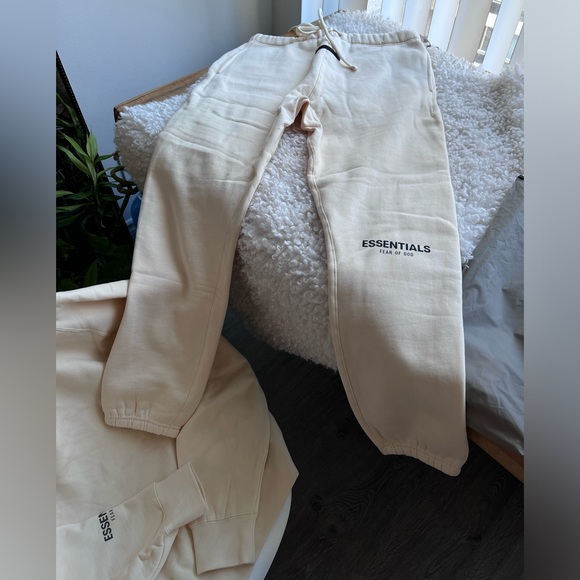 ☁️Authentic Fear of God Essentials Cream Hoodie & Pants Suit - Picture 10 of 16
